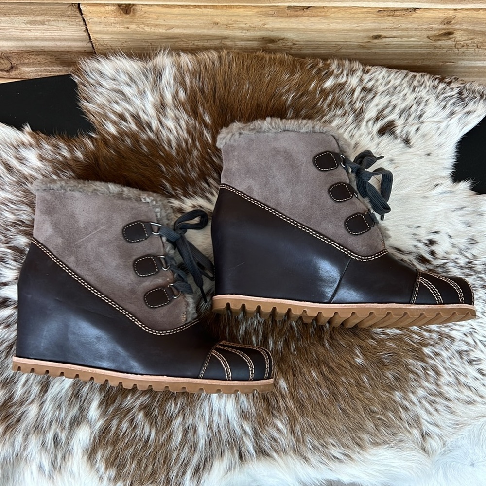Ugg Boots - Picture 2 of 5